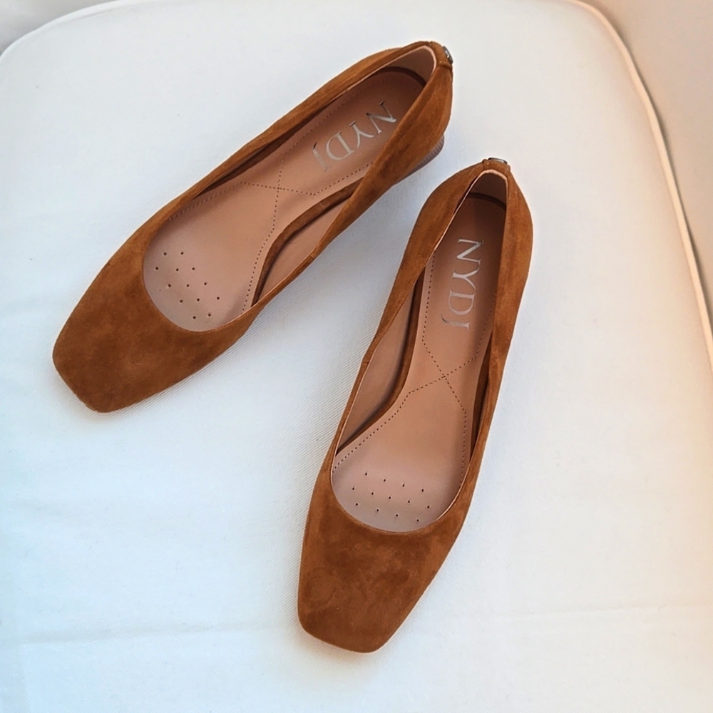 NYDJ Suede pumps in cognac brown, NWOT
